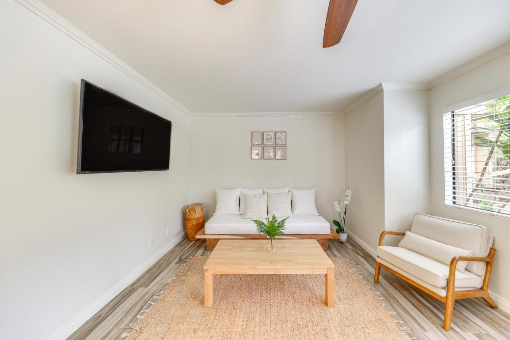 about 2 Mi to Beach Princeville Condo with Private Deck